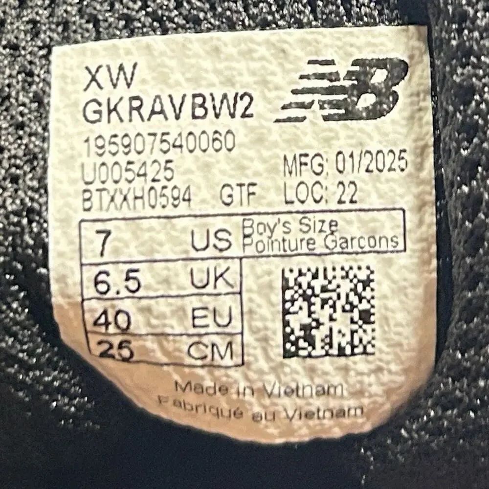 New Balance Rave Run V2 Boys Size 7 XW Extra Wide Running Shoes GKRAVBW2 NWT